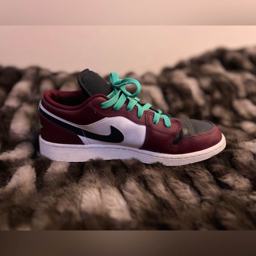 AirJordan 1 Low GS Dark Beetroot with Roma Green Shoes - Picture 4 of 6